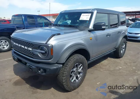 2023 Ford Bronco Base z USA, uszkodzony, nr VIN 1FMEE5DH1PLB80694